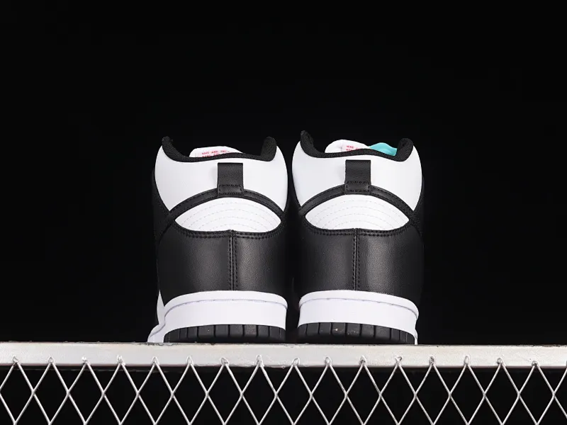 All Categories Nk SB Dunk Series Nk Dunk SB High High-top sneakers Nk SB Dunk High Black and white Panda SB smashed backboard high-top sneakers DD1399-105